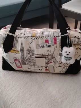 Chic London Calling Cityscape Women's Barrel Bag - Black and Cream.